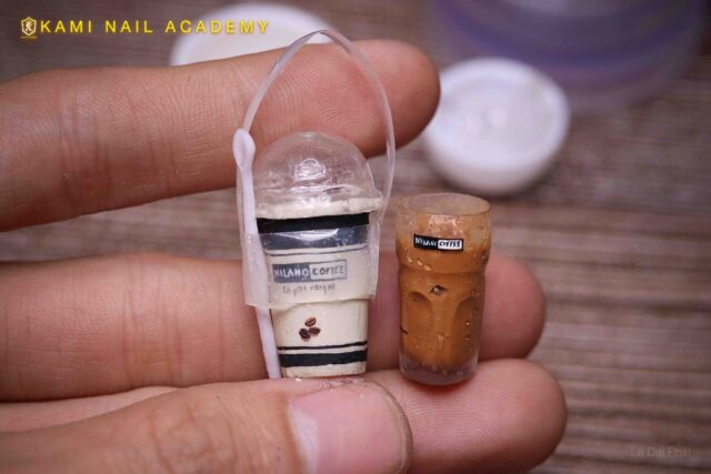 Ly Cà Phê Sữa từ bột làm móng tay